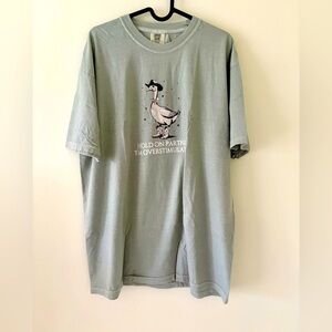 NWOT Comfort Colors Duck Print T-Shirt - Light Gray